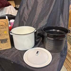 Vintage 1950's 9" White Enamel Cooking Stock Pot w/ Steamer Basket Black Trim
